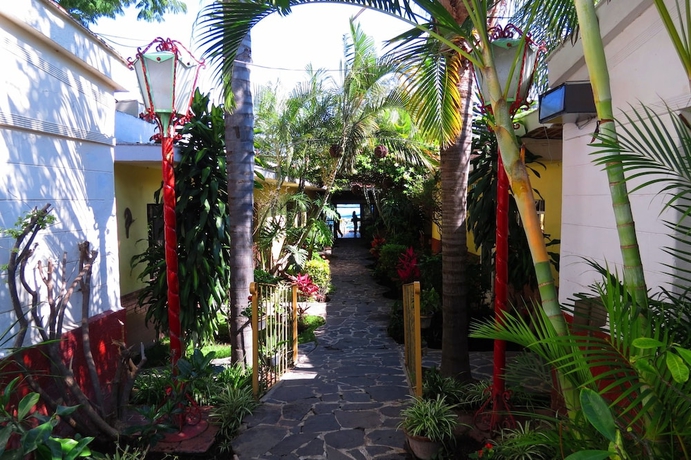Imagen de los exteriores del Hotel Ajijic Plaza Suites. Foto 13