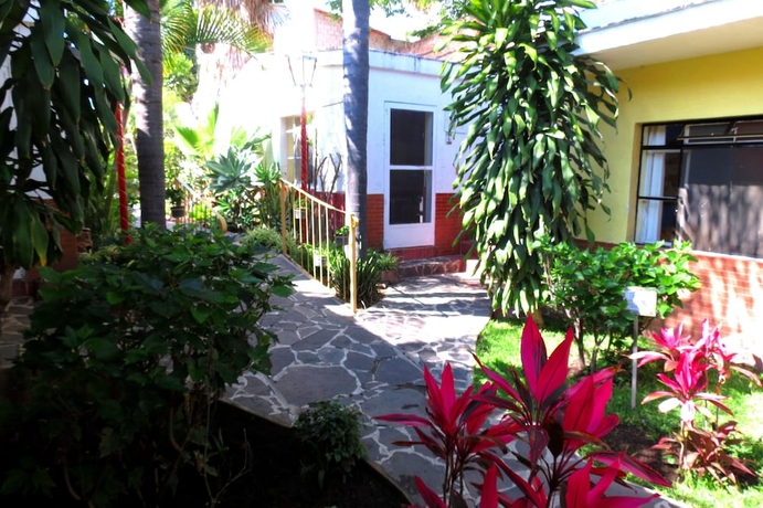 Imagen de los exteriores del Hotel Ajijic Plaza Suites. Foto 14