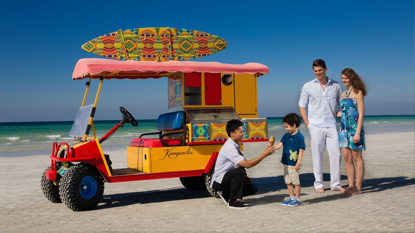 Imagen de los exteriores del Hotel Ajman. Foto 9