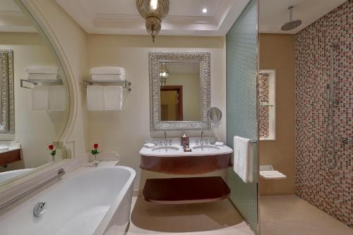 Imagen general del Hotel Ajman Saray, A Luxury Collection Resort, Ajman. Foto 3