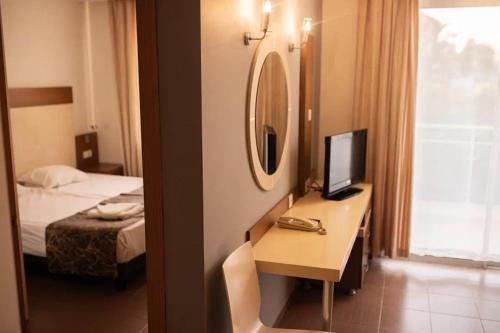Imagen de la habitación del Hotel Akalia Suite Hotel & SPA. Foto 19