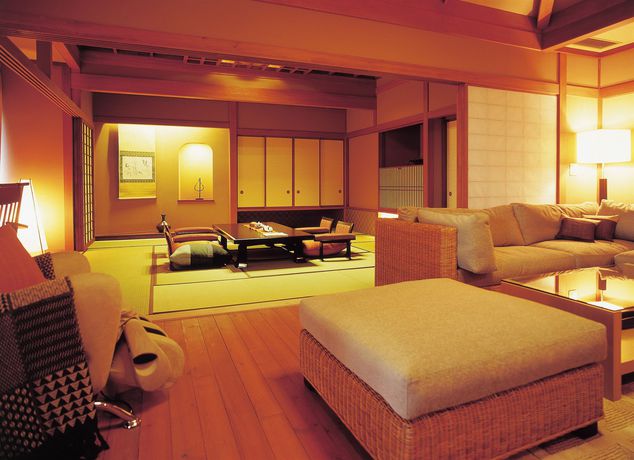 Imagen de los interiores del Hotel Akan Tsuruga Bessou Hinanoza. Foto 8