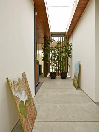 Imagen de los interiores del Hotel Akanaka. Foto 22