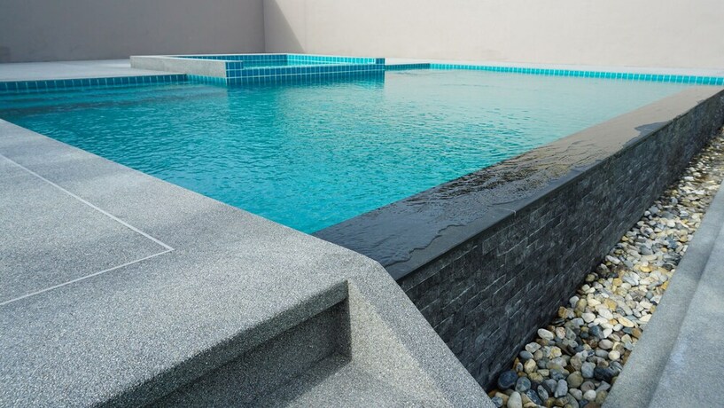 Imagen de la piscina del Hotel Akard Private Villas Sattahip. Foto 32