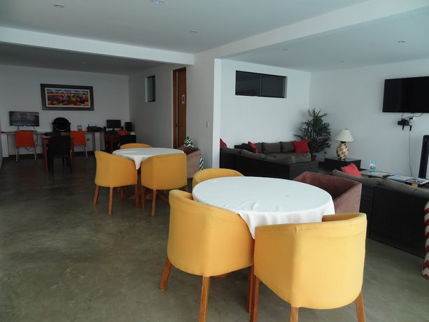 Imagen del bar/restaurante del Hotel Akas Apartamentos. Foto 2