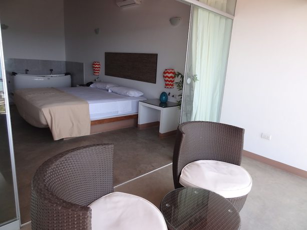 Imagen de la habitación del Hotel Akas Apartamentos. Foto 11