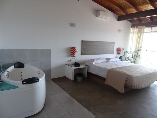 Imagen de la habitación del Hotel Akas Apartamentos. Foto 15