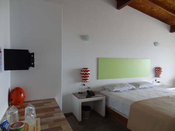 Imagen de la habitación del Hotel Akas Apartamentos. Foto 18