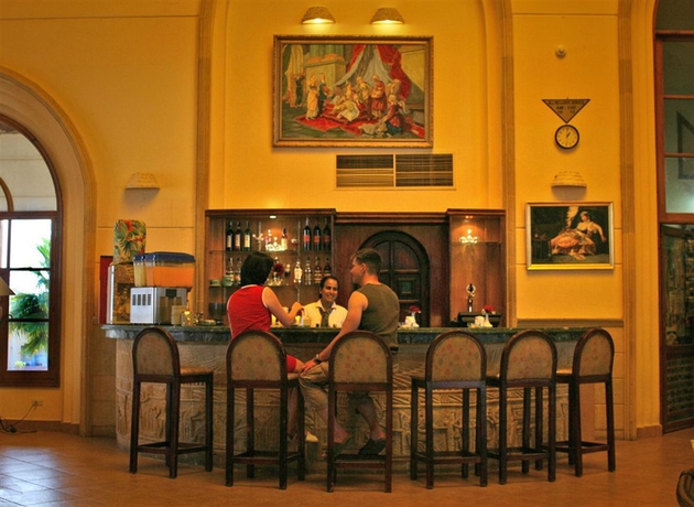 Imagen del bar/restaurante del Hotel Akassia Swiss Resort. Foto 4