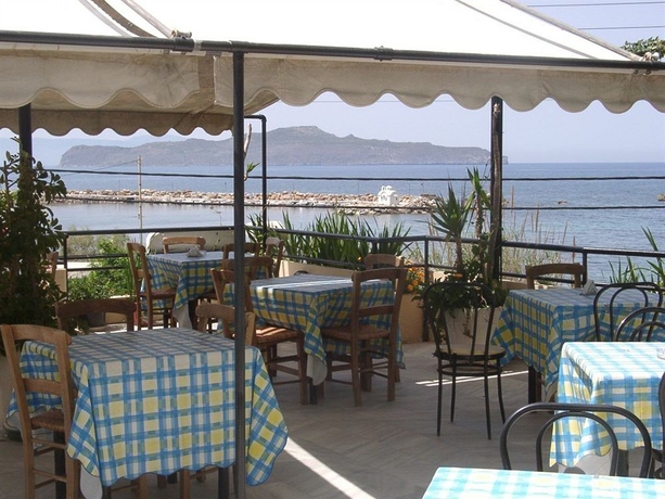 Imagen del bar/restaurante del Hotel Akasti. Foto 5