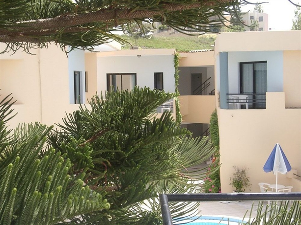 Imagen de los exteriores del Hotel Akasti. Foto 11