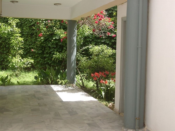 Imagen de los exteriores del Hotel Akasti. Foto 12