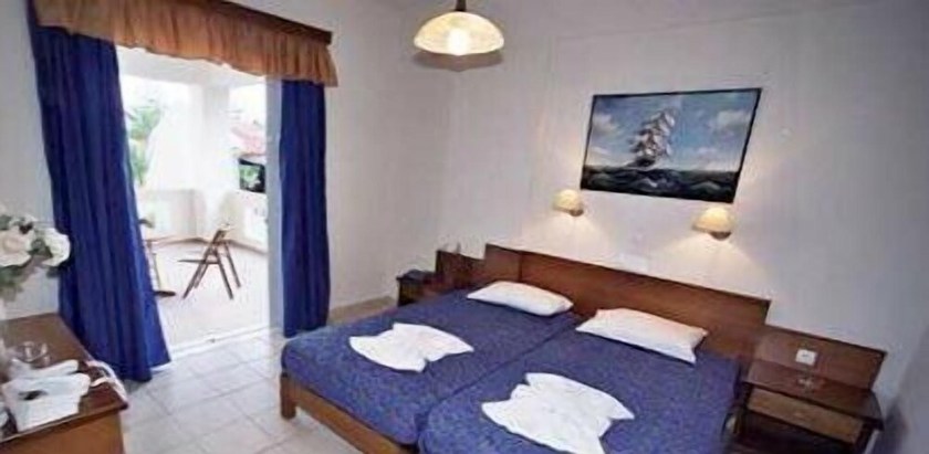 Imagen de la habitación del Hotel Akatos. Foto 10