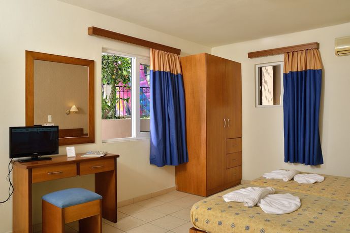 Imagen de la habitación del Hotel Akatos. Foto 14