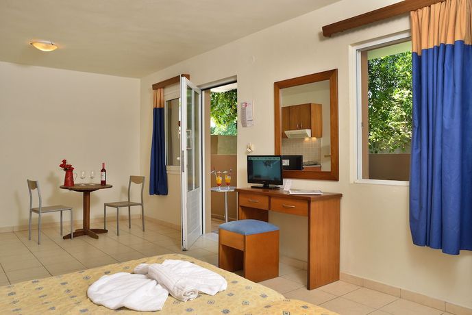 Imagen de la habitación del Hotel Akatos. Foto 17