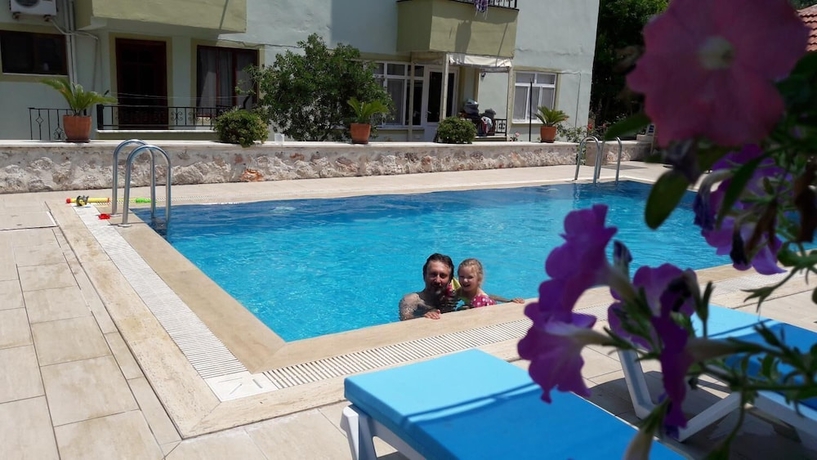 Imagen de la piscina del Hotel Akay. Foto 17