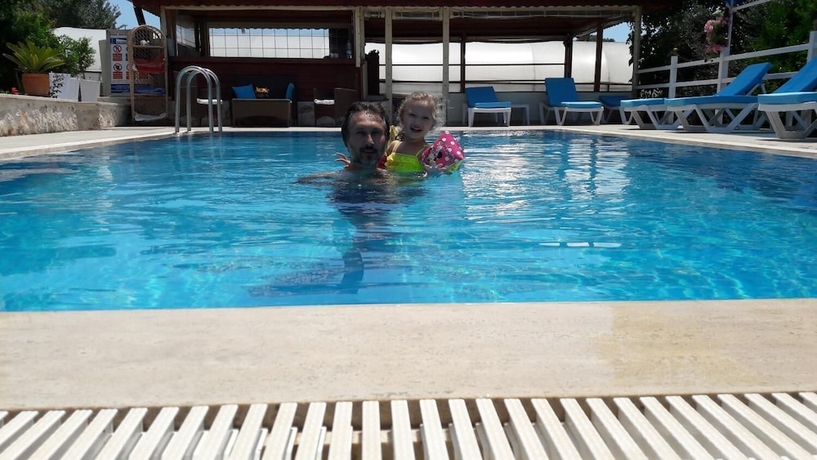 Imagen de la piscina del Hotel Akay. Foto 18