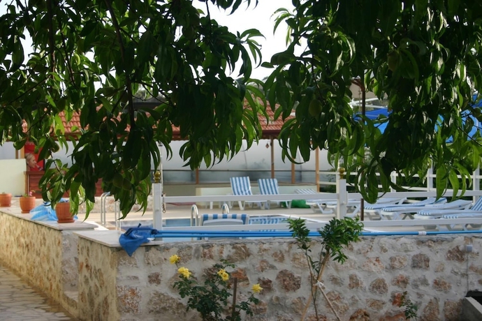 Imagen de los exteriores del Hotel Akay. Foto 15