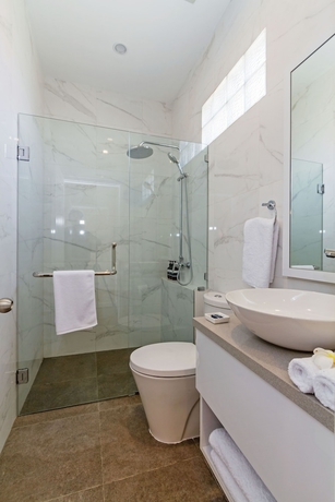 Imagen de la habitación del Hotel Akaya Bali. Foto 17