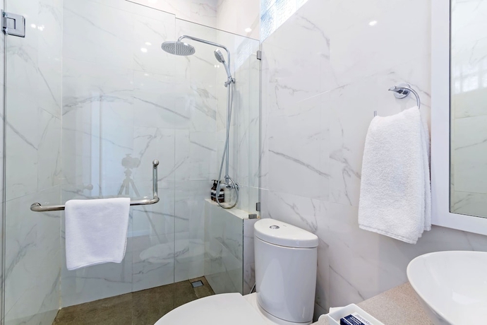 Imagen de la habitación del Hotel Akaya Bali. Foto 18