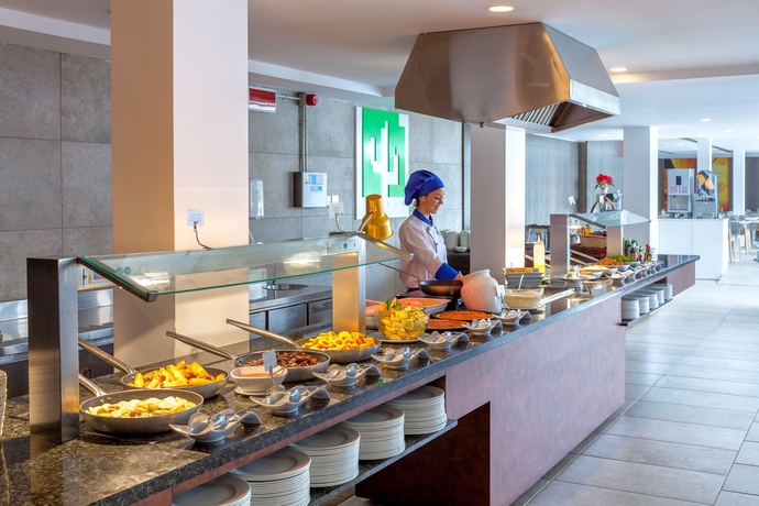 Imagen del bar/restaurante del Hotel Akeah Broncemar. Foto 2