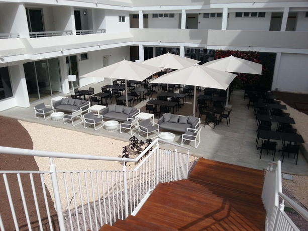 Imagen de los exteriores del Hotel Akeah Broncemar. Foto 11