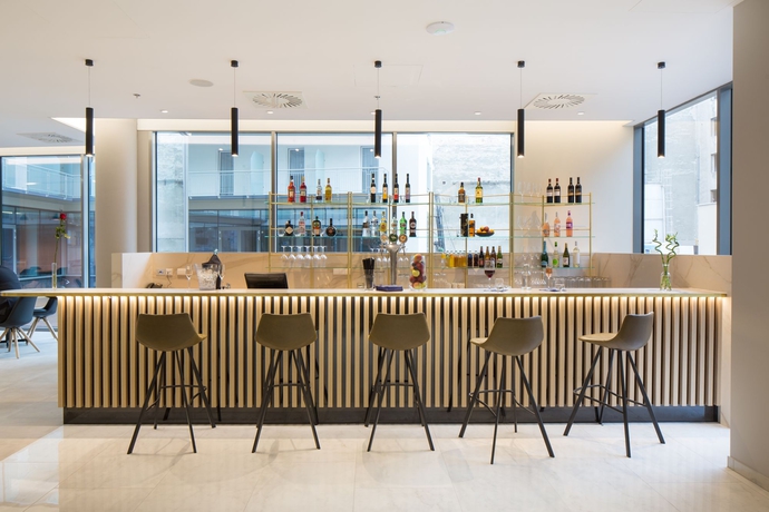 Imagen del bar/restaurante del Hotel Akeah Verdi Budapest. Foto 6