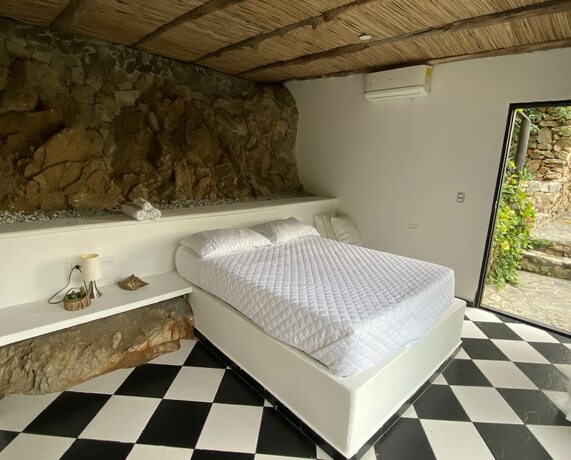 Imagen de la habitación del Hotel Akela Gaira. Foto 11