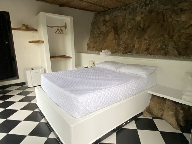 Imagen de la habitación del Hotel Akela Gaira. Foto 12