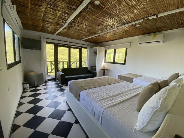 Imagen de la habitación del Hotel Akela Gaira. Foto 14