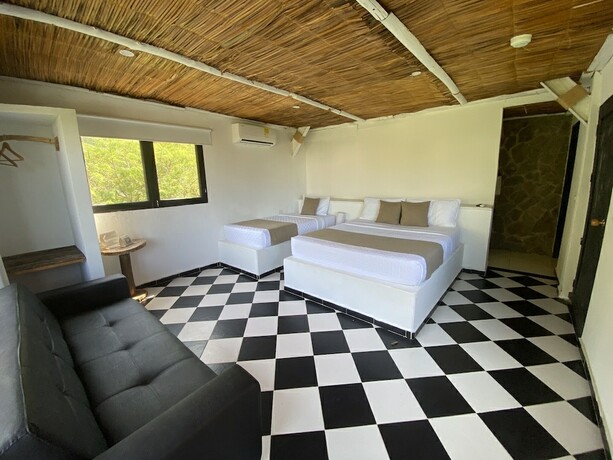 Imagen de la habitación del Hotel Akela Gaira. Foto 15