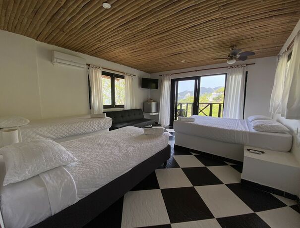 Imagen de la habitación del Hotel Akela Gaira. Foto 16