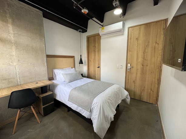 Imagen de la habitación del Hotel Akela Park. Foto 2