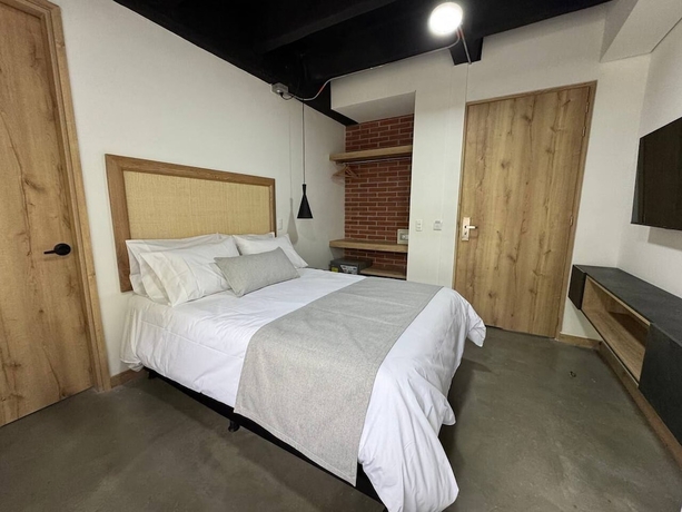 Imagen de la habitación del Hotel Akela Park. Foto 6
