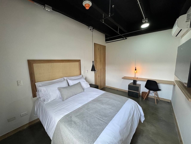 Imagen de la habitación del Hotel Akela Park. Foto 8