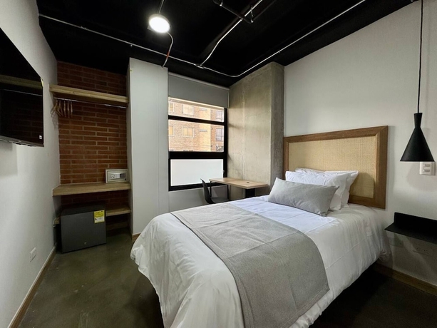 Imagen de la habitación del Hotel Akela Park. Foto 12