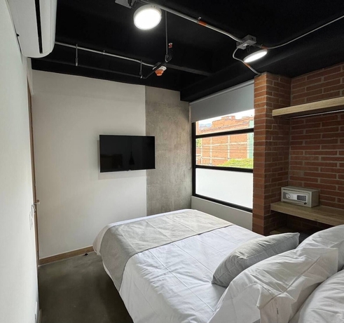 Imagen de la habitación del Hotel Akela Park. Foto 13