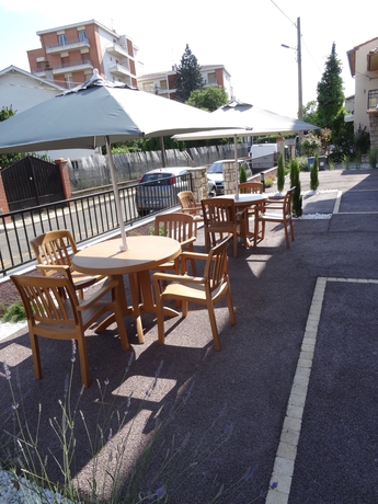 Imagen del bar/restaurante del Hotel Akena Le Prado. Foto 5
