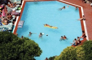 Imagen de la piscina del Hotel Akfen Club. Foto 4