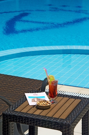 Imagen de la piscina del Hotel Akgun Istanbul, WorldHotels Crafted Collection. Foto 16