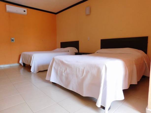 Imagen de la habitación del Hotel Akimpech. Foto 12