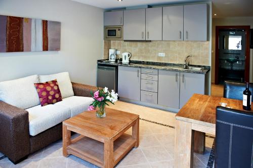 Imagen de la habitación del Hotel Akinon Resort. Foto 7