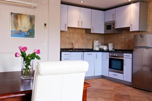 Imagen de la habitación del Hotel Akinon Resort. Foto 10