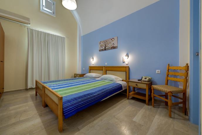 Imagen de la habitación del Hotel Akis. Foto 12