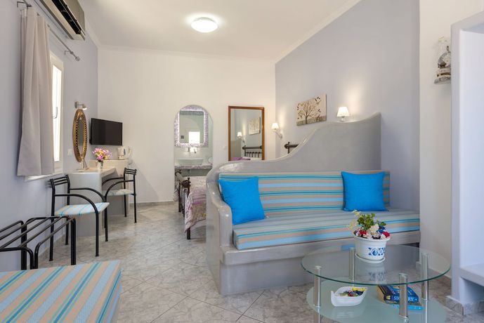 Imagen de la habitación del Hotel Akis. Foto 13