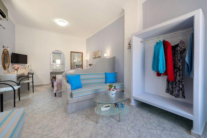 Imagen de la habitación del Hotel Akis. Foto 16