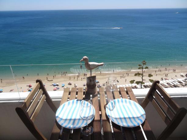 Imagen general del Hotel Akisol Sesimbra Beach Iii. Foto 4