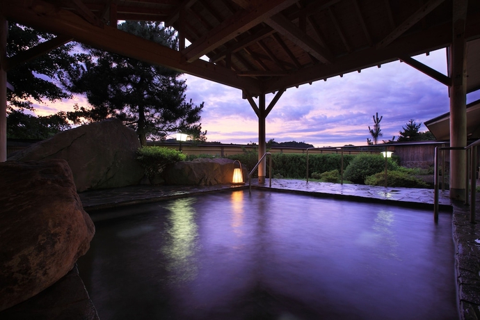 Imagen de la piscina del Hotel Akita Onsen Satomi. Foto 16