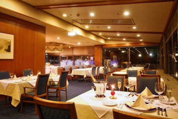 Imagen del bar/restaurante del Hotel Akiu Resort Crescent. Foto 3