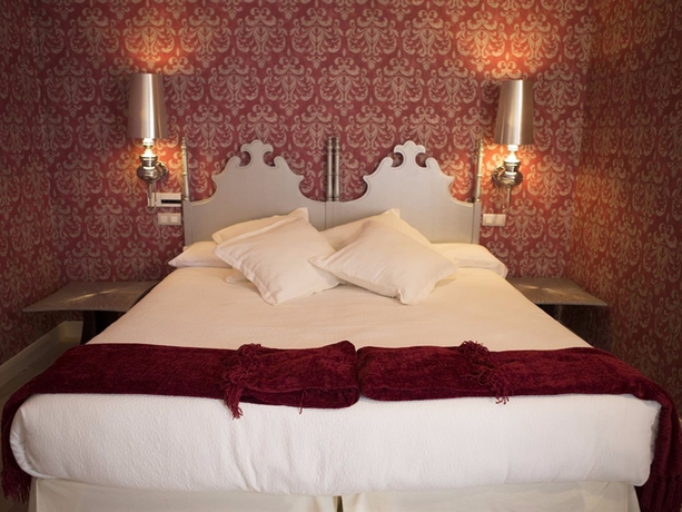 Imagen de la habitación del Hotel Akla Palacio Torre De Ruesga. Foto 10